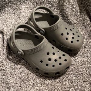 Kids Gray Crocs. Size: 11